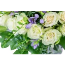 Kytice růží s fréziemi